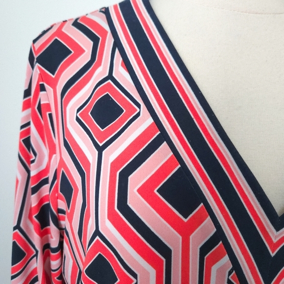 Michael Kors Pink & Blue Diamond Geometric V-Neck Tunic Top- Plus Size - Picture 3 of 7